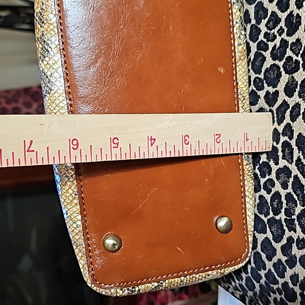 Patricia Nash 10th anniversary silver and tan metallic bag. - Picture 10 of 11